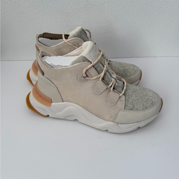 Sorel Kinetic RNEGD Caribou Sneakers Boot SIZE 11 M  Beige Grey Waterproof - Picture 2 of 9